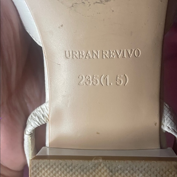 Urban Revivo White Flats 🤍 - Picture 3 of 4